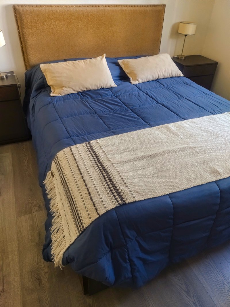 Pies de cama tejidos en telar Trancura artesanales